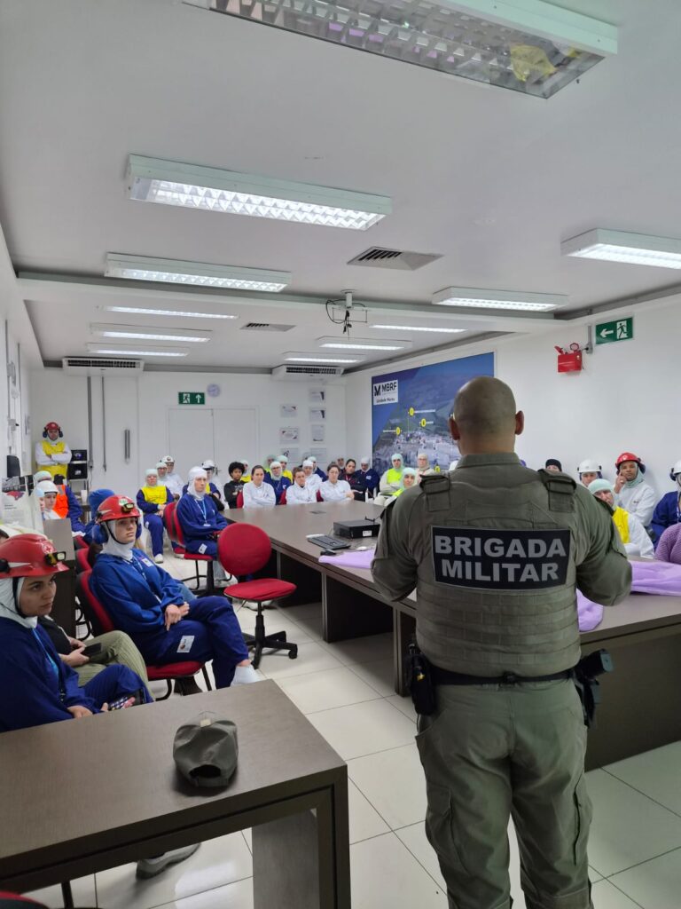 Brigada Militar promove palestra sobre prevenção à violência doméstica na BRF de Marau