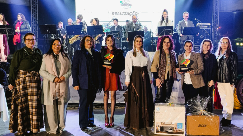 Aluna da EMEF 15 de Novembro conquista prêmio de Melhor Poesia no Prêmio Anita Garibaldi