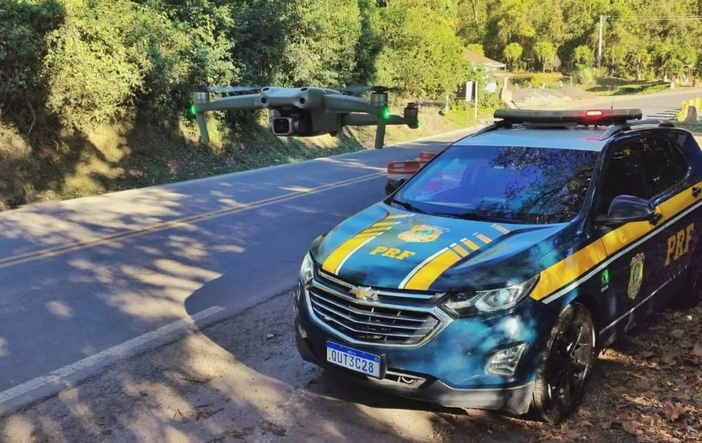 PRF intensifica fiscalização com drones na BR-470; acidente deixa motociclista em estado grave
